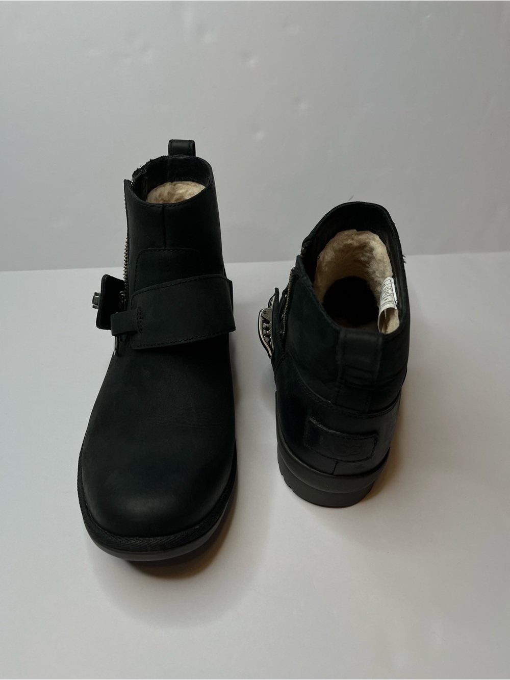 UGG Women’s Black Leather Cheyne Booties with Side Strap Detail Size 7 Zip